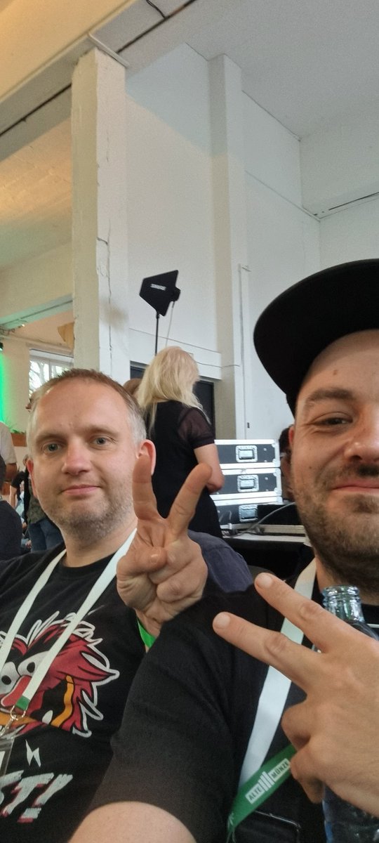 Gre_Goa's tweet photo. So nach 4 wirklich starken Tagen in Berlin mit #CaNoKo #Weedmob #TerpCrew Aktivisten, Weedfluencern und der Branche sieht man, wie normal #Cannabis schon lange ist und war. Für mich geht es ab nach Hause. Berlin wird sehen uns zur Mary Jane & @hanfparade wieder https://t.co/8KEgJBbmLz