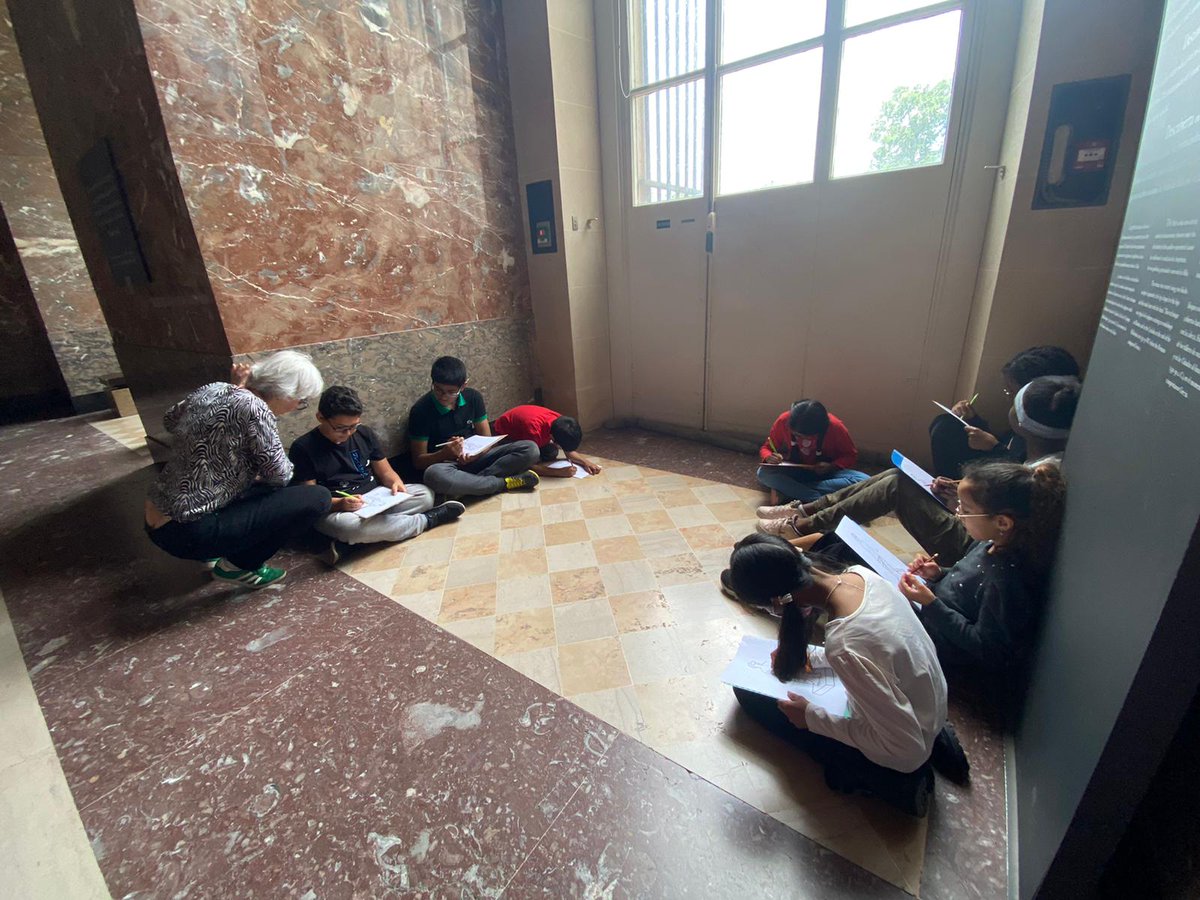 SfmClichy's tweet photo. 🖼️La culture pour éveiller nos enfants aux richesses historiques de notre monde est primordiale chez SFM en parallèle de l'accompagnement scolaire ! 
👉Nous organisons régulièrement des sorties et la dernière était au mythique #MuséeDuLouvre. 
#association  #culture #clichy https://t.co/CdSAEtv9oF