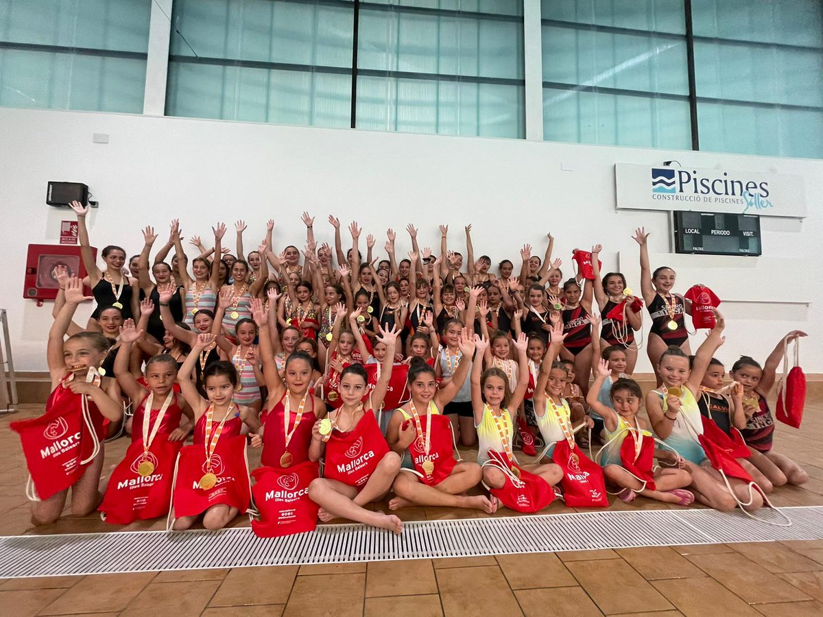 EBaseMallorca's tweet photo. 🏊‍♀️ Hem gaudit la cloenda dels #JocsEsportiusEscolars de #natació sincronitzada a #Sóller, modalitat poc practicada tot i que molt esforçada i sofisticada

➡️ Gràcies a les 4 entitats i als 85 esportistes participants: @ClubMediterran3 CE Sincro Inca 
@CNCalvia Club Aquàtic Sóller https://t.co/WbZIh7uiyt