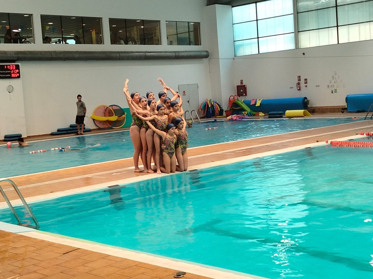 EBaseMallorca's tweet photo. 🏊‍♀️ Hem gaudit la cloenda dels #JocsEsportiusEscolars de #natació sincronitzada a #Sóller, modalitat poc practicada tot i que molt esforçada i sofisticada

➡️ Gràcies a les 4 entitats i als 85 esportistes participants: @ClubMediterran3 CE Sincro Inca 
@CNCalvia Club Aquàtic Sóller https://t.co/WbZIh7uiyt