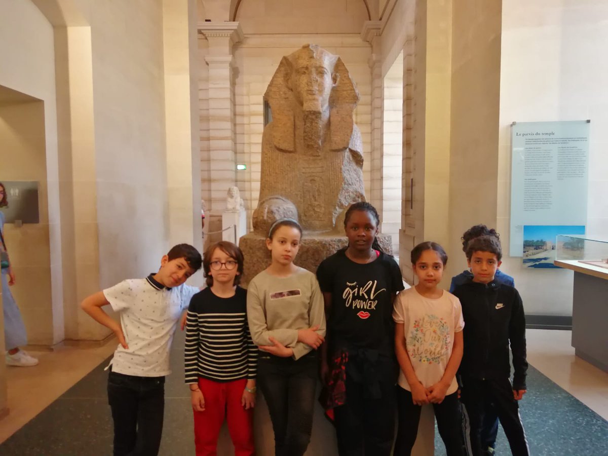 SfmClichy's tweet photo. 🖼️La culture pour éveiller nos enfants aux richesses historiques de notre monde est primordiale chez SFM en parallèle de l'accompagnement scolaire ! 
👉Nous organisons régulièrement des sorties et la dernière était au mythique #MuséeDuLouvre. 
#association  #culture #clichy https://t.co/CdSAEtv9oF