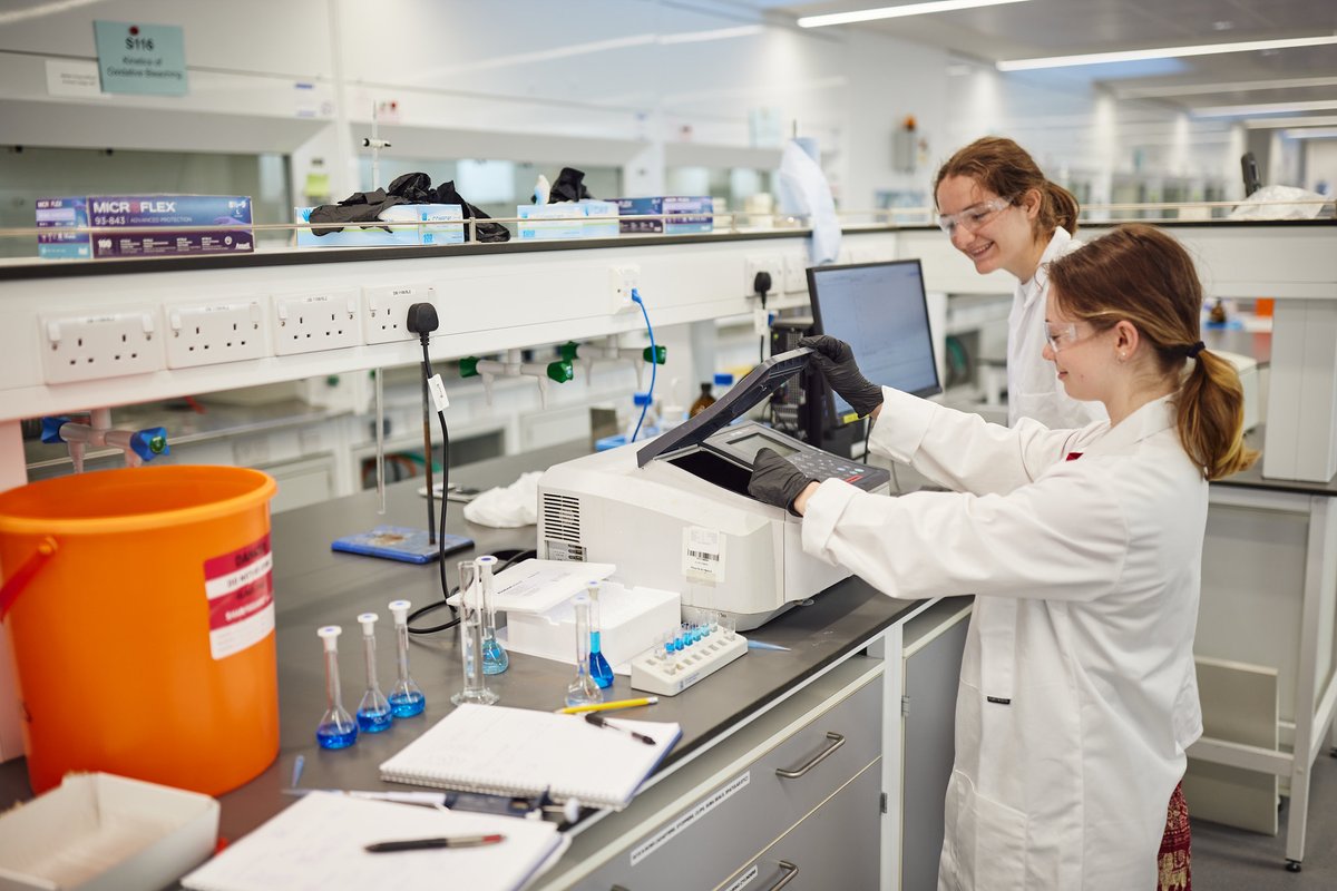 Oxford Chemistry Outreach tweet media