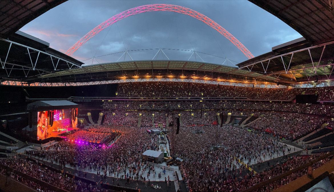 ClubWembley's tweet photo. Thank you @Harry_Styles 🫶🏽🍉

#LoveOnTour https://t.co/Z9rNVb1DQd
