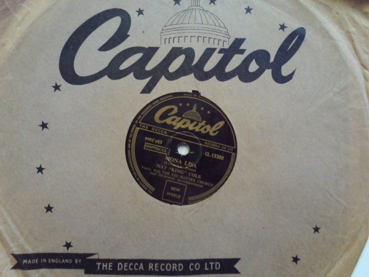 revolver_vinyl's tweet photo. ten inch record of the day :
Nat King Cole – Mona Lisa
(UK Capitol Records #shellac 78rpm single 1950)
https://t.co/DXcl9DWXhF
#fifties #pop #PreRock #vocal #50smusic https://t.co/qkDxyiX7RG