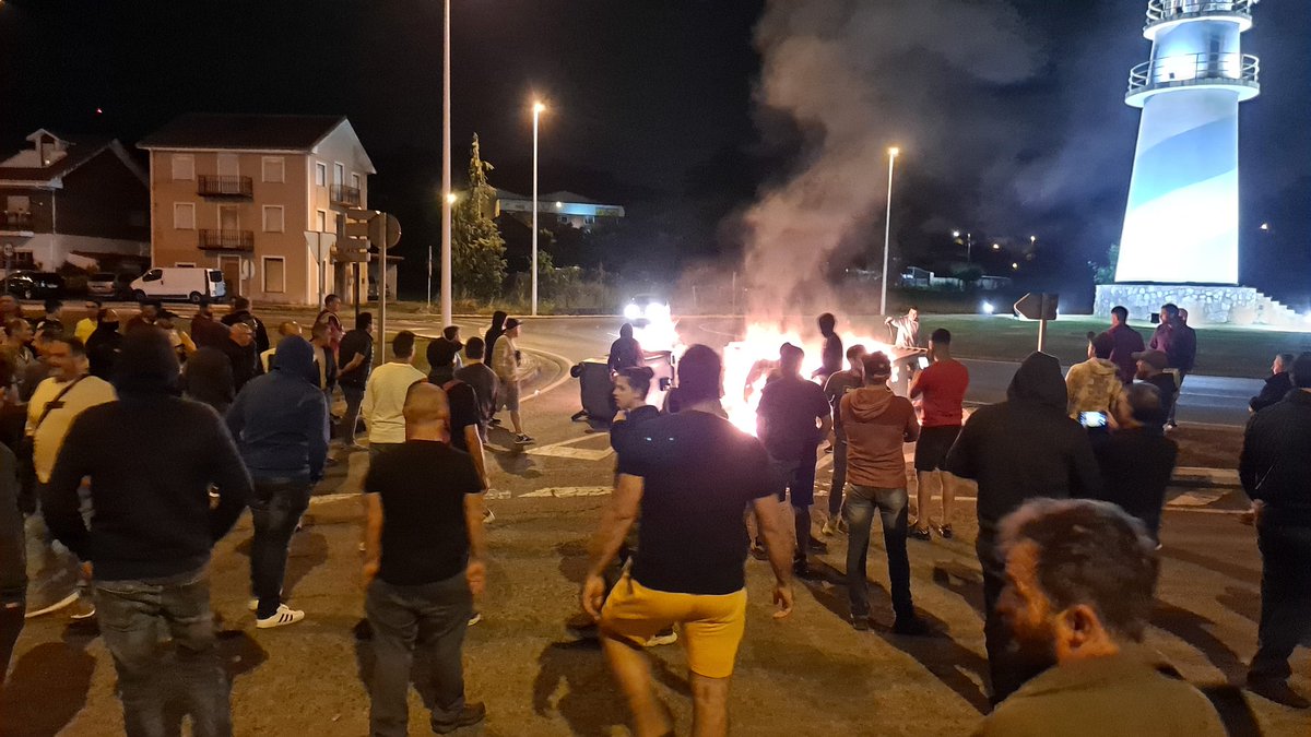 luismdiavilla's tweet photo. Nos han empujado a mantener la #HuelgaMetalCantabria 19 días ya, y encima #Pymetal nos enseña el dedo con sus indecencias. Desde #Guarnizo retumba el deseo que se les atragante su rastrero talante. Es de justicia exigir un #ConvenioDigno. https://t.co/2vHW8NbFAA