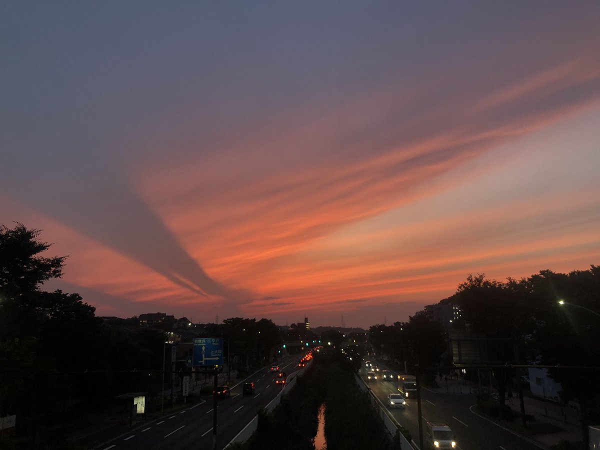 jj6363's tweet photo. 変な雲

#変な雲 https://t.co/Dci6nyXcQI