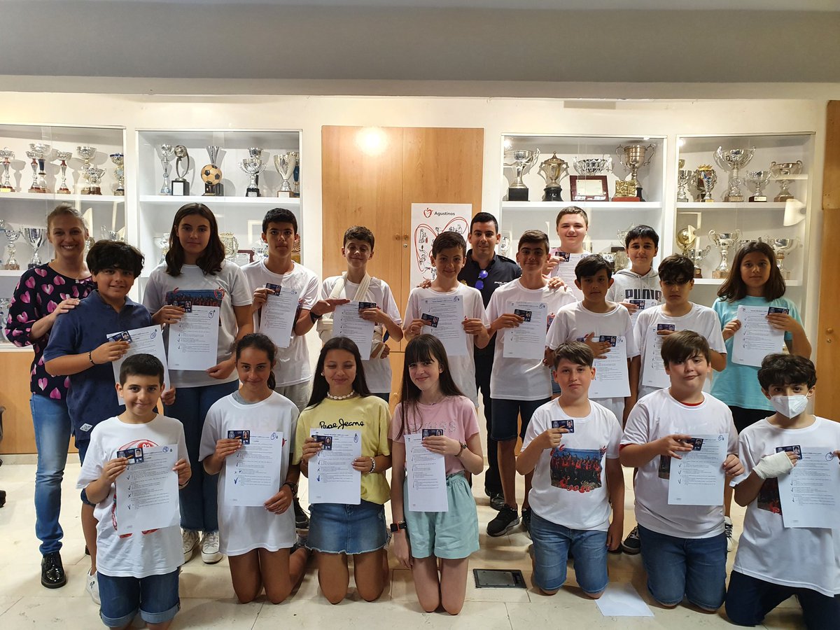CSAgustinCeuta's tweet photo. Nuestros alumnos de 6° de Primaria han recibido hoy los carnets del curso #Ciberexperto que hicieron en noviembre.

Este curso fue impartido por agentes de la #PoliciaNacional

#Agustinos #CSACeuta #Cuídala #InternetSeguro @policia https://t.co/eV908F8AxR
