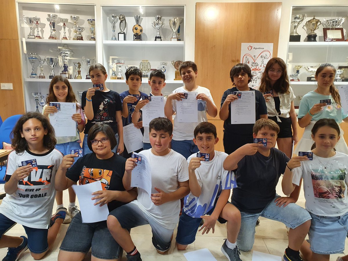 CSAgustinCeuta's tweet photo. Nuestros alumnos de 6° de Primaria han recibido hoy los carnets del curso #Ciberexperto que hicieron en noviembre.

Este curso fue impartido por agentes de la #PoliciaNacional

#Agustinos #CSACeuta #Cuídala #InternetSeguro @policia https://t.co/eV908F8AxR