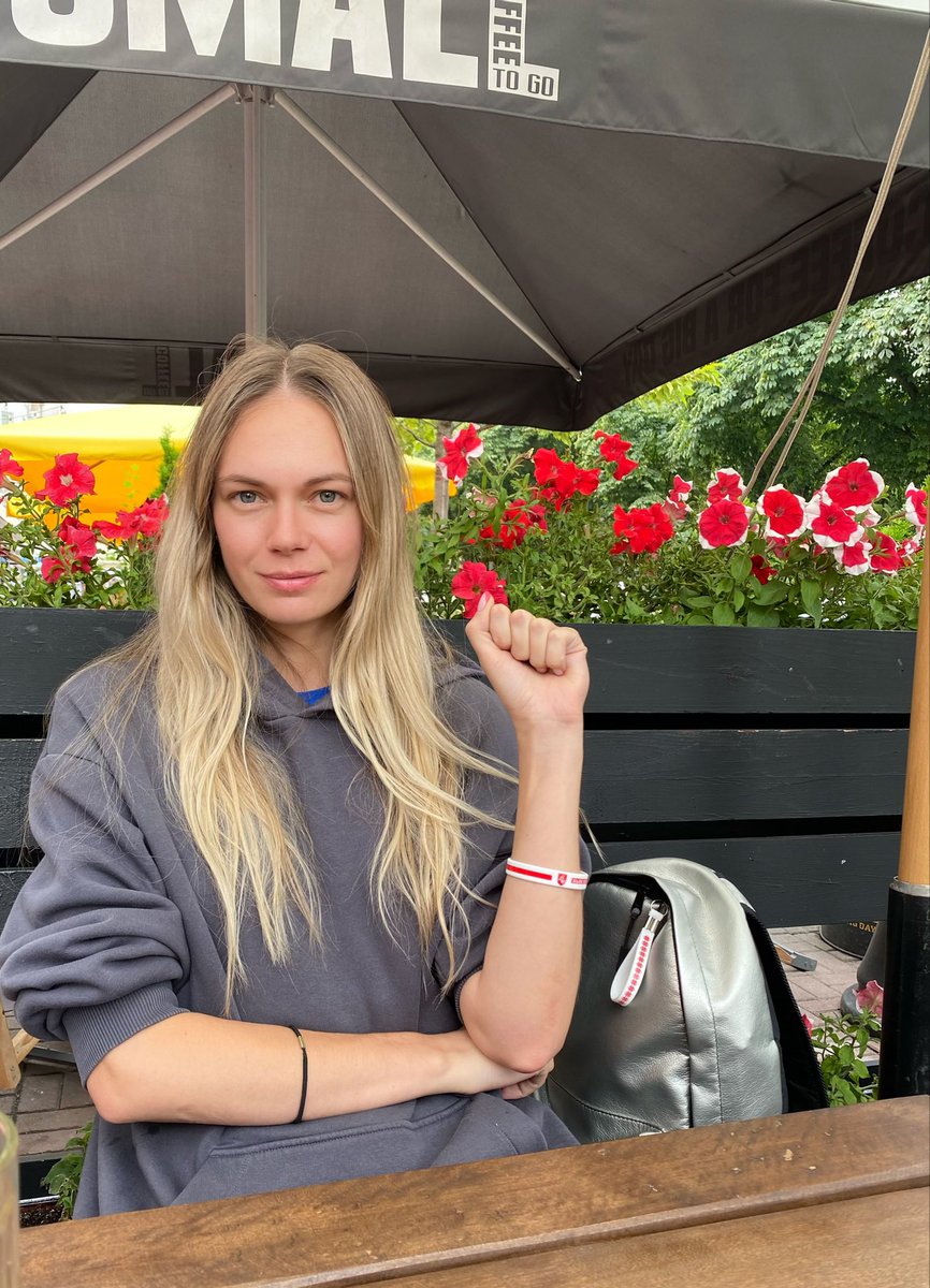 JTarasevich's tweet photo. Qui sono già rifugiata.Mi sono trovata in Ucraina dopo 12 ore di “viaggio” illegale per scappare dal regime di Lukashenko.Dopo 1 giorno arrivo in Polonia e poi dopo un po’- in Italia per fare la mia attività.Perché? Perché nessuno deve essere rifugiato. Nemmeno io #supportbelarus https://t.co/GCf9C5kqSP