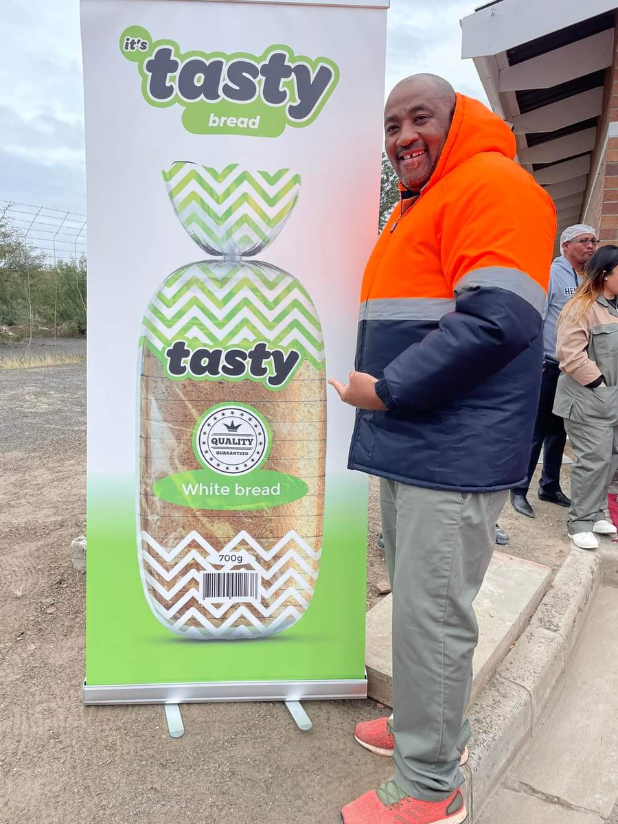 catherine_elize's tweet photo. The 1st BAKERY opened in Beaufort-Wes by his excellency President Gayton Mckenzie ✊✅💚💚💚💚💚💚💚💚💚💚💚💚 https://t.co/QuXNbLbpT8