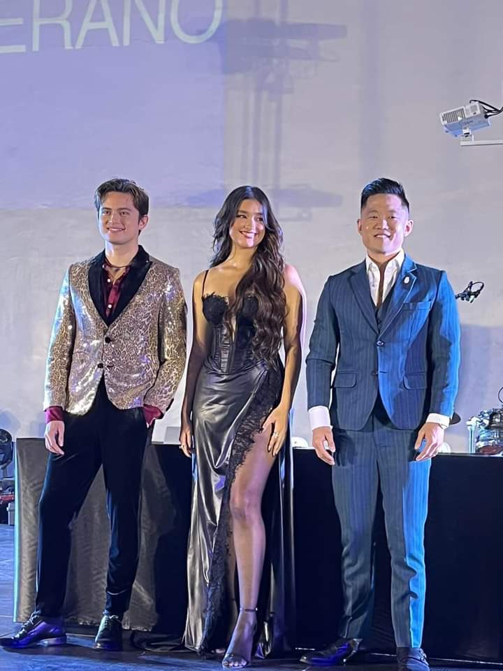 LIZAnianz's tweet photo. We are all proud of you. Congratulations @lizasoberano 
#LizaSoberano https://t.co/uSiNngA6fZ