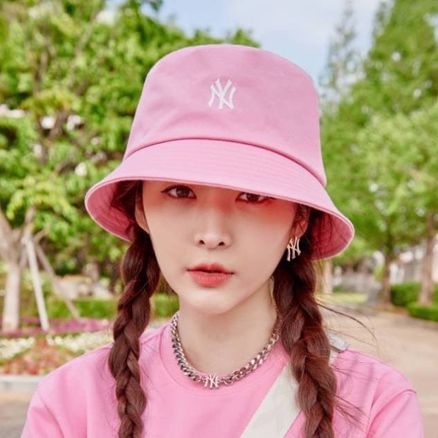 jumzabrandshop's tweet photo. (พร้อมส่ง) MLB rookie bucket hat หมวกปีกสีชมพู logo NY 💗💗
Size : 57cm.
💵 Price : 1,790฿ รวมส่ง
💗💗
#หมวกmlb #mlbhat https://t.co/ReNqLhDmQg