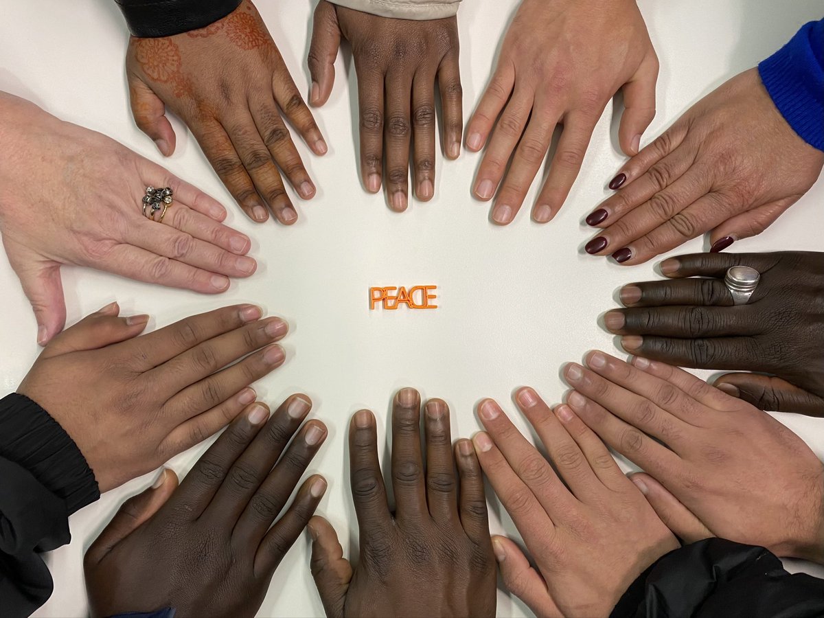 archivetro's tweet photo. @Refugees Come ogni anno il #CPIA4 #Roma si è impegnato sui temi dell’inclusione, #innovazione e #formazione.

Le #culture ci arricchiscono e #IoCiSono con i #rifugiati 💙

#giornatamondialedelrifugiato 
#WithRefugees #20giugno
🎞 film e📘di @fabiogeda su #Enaiat
⤵️
https://t.co/ChpevnJWcq https://t.co/0KNITYIp9Z