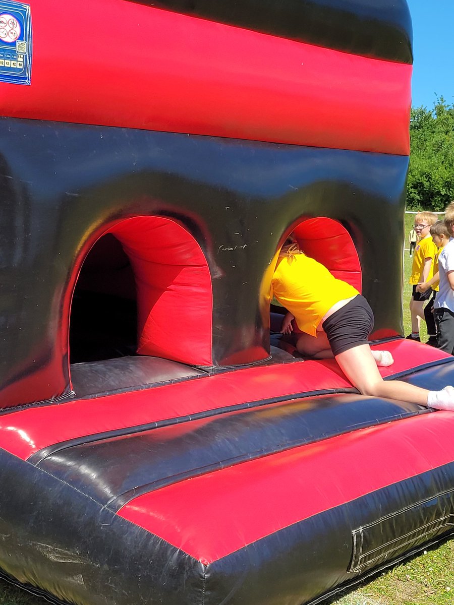 amberEPS's tweet photo. And the inflatable obstacle course! @PE_EPS1 @PrimaryElaine https://t.co/IwizOEHFhr