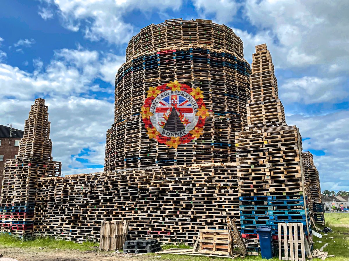 LCRbonfire's tweet photo. More progress,,🤫🤫getting there✊
Retweet away&amp;even give our facebook page a like aswell, as we continue to get it built back up again 🇬🇧
https://t.co/dRCeBZNNic
#lcr #loyalistportadown #nosurrender #bonfire #ourculture #12thjulycelebrations  #portadownbonfire
🤚🇬🇧😈🔥 https://t.co/EbSoQghoHZ