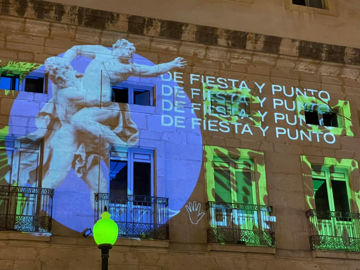 makinaccion's tweet photo. Algunas imágenes de la #campaña de #comunicaciónSocial con #VideomappingÁgil y #sostenible que estamos realizando para la Concejalía de Igualdad del @alicanteayto en estas noches de #Fogueres2022 #ceroagresionesypunto #0Acoso #ComentariosIncómodos https://t.co/8wtR5S4hNn