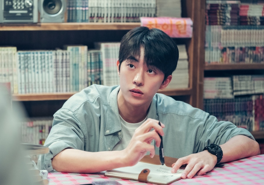 ที่คนไม่เชื่อว่าตอนเด็กนัมจูฮยอกจะเป็นนักเลงรังแกคน

เพราะนางดูไม่ใช่คนเลว ทำงานกับใครเขาก็เอ็นดู ละตอนเด็กลำบากมาก กินแต่มาม่า ทำงานพาร์ทไทม์ตลอด ตัวผอมแห้ง เคยโดนเพื่อนดูถูกว่าเป็นนายแบบไม่ได้ และนางอยู่ ม.ต้น-ม.ปลายคนละ ร.ร นัมจูจะรังแกเขา 6 ปีได้ยังไง

ดีใจที่ค่ายปฏิเสธข่าวไว