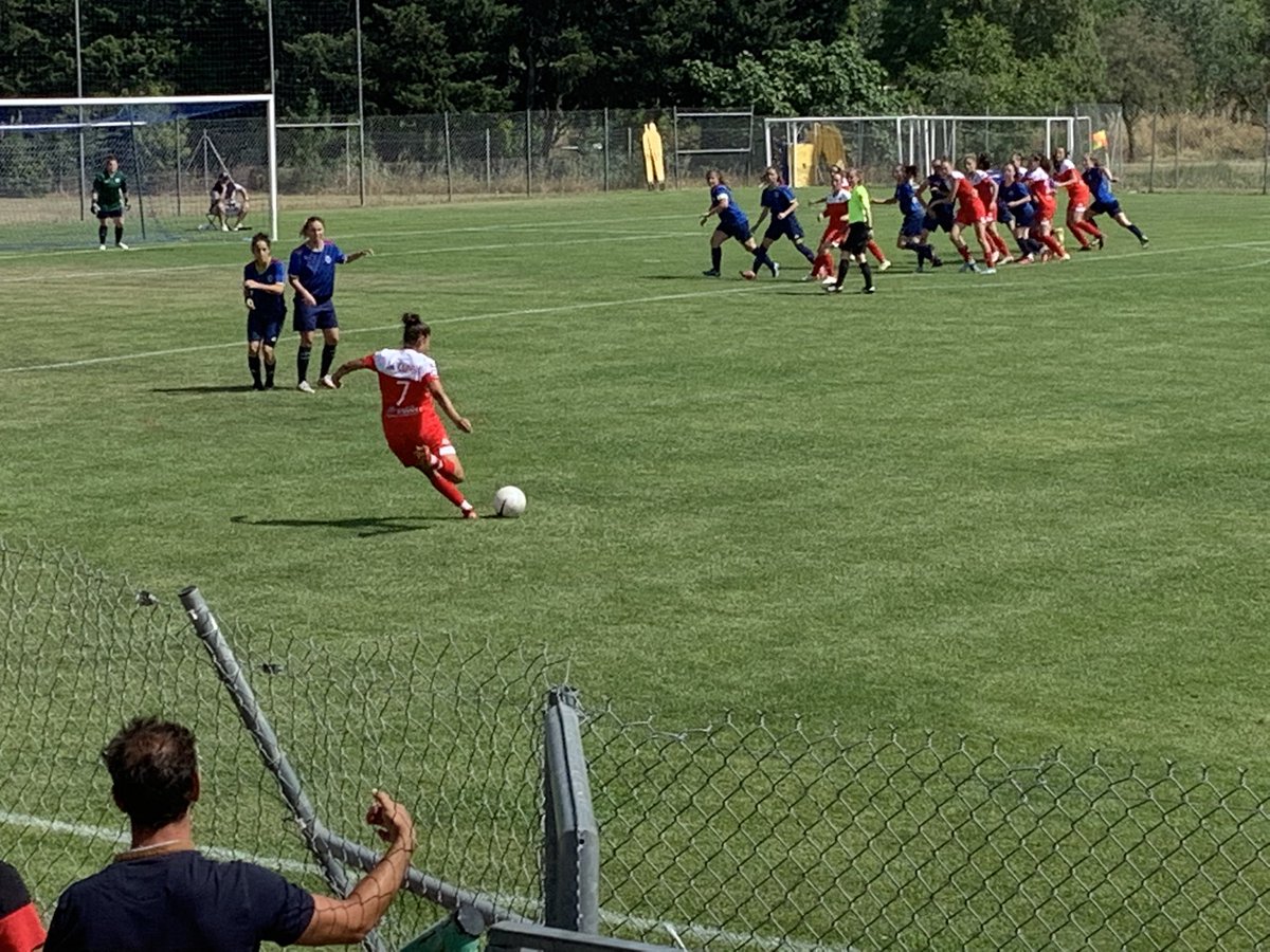 JuSports30's tweet photo. #Interviewduweekend @EricDelanzy l’a surnommé, @fannie_cunha Juninho. La numéro 7 du @FFNMG a éclaboussé le match aller de barrage D2/R1 face à Rueil-Malmaison par la qualité de ses coups de pieds arrêtés et sa débauche d’énergie sur le front de l’attaque
https://t.co/uT566GZ8hk https://t.co/CdFDKsBmK9