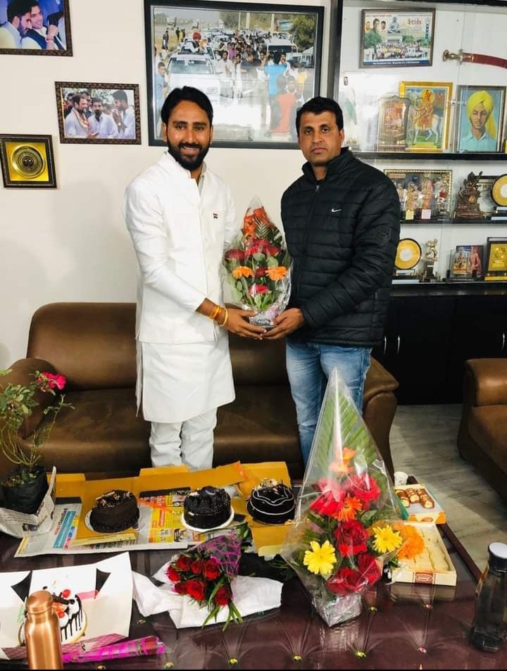 AjayJat05's tweet photo. Happy birthday @JPChoudhary800 🎂🎂💖💖🌹🌹
@AnilChopra_ @AjayJat05 https://t.co/HuOwKaxr3a