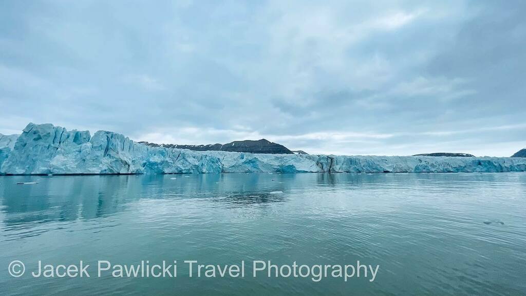 TuPawlicki's tweet photo. #svalbard #norway🇳🇴 #norway #glacier #tunabreen #tunabreenglacier #travelphotography #travel #worldcaptures #worldpics #travelphotography Svalbard, Tunabreen, June 2022 https://t.co/f8WZLrcDRa