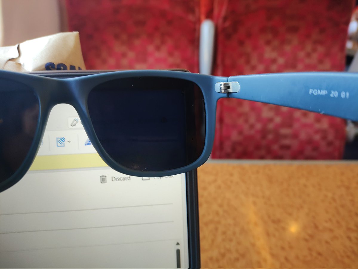 Slightly frustrating on this sunny day to find out that my laptop screen is polarised along the wrong axis for use with my sunglasses 😎🙃