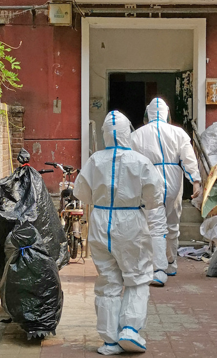 SpotlightBJ's tweet photo. Over 3,000 social workers from 50 orgs in #Beijing have been deployed to assist local communities in supplies coordination, #nucleicacidtesting & volunteer recruitment for #COVID19 prevention & control. They are guardians keeping homes & communities safe against the current wave! https://t.co/krlW8DUKqr
