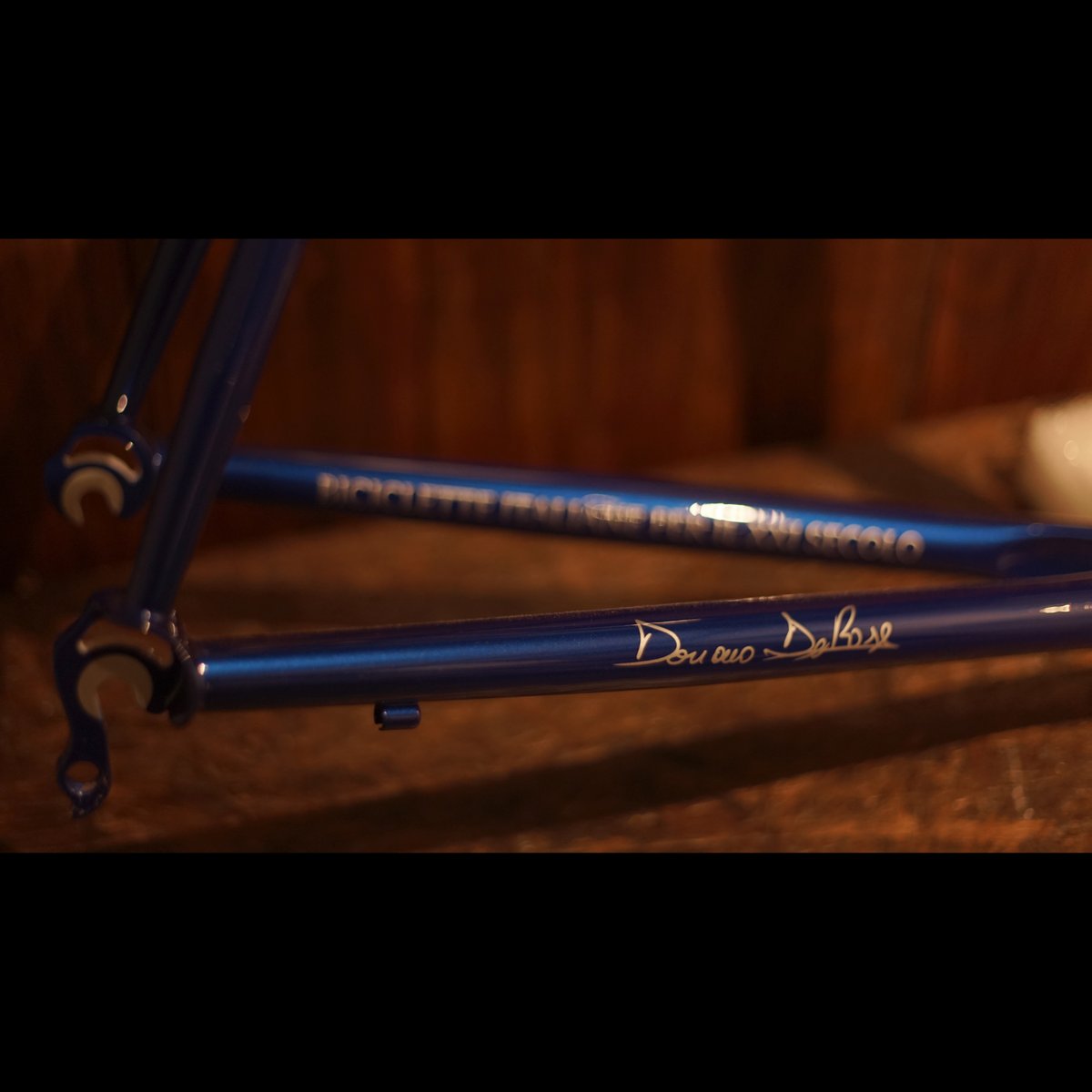 bixxisjapan's tweet photo. イタリアのBIXXIS工房でドリアーノの手から離れたPRIMAが、海を渡って日本に到着しました😊
#いつかはBIXXIS
#bixxispathos
#bixxisjapan
#pathos
#prima
#epopea
#fronda
#steelbikers
#steelbike
#madeinitaly
#handmadeinitaly
#handmadebicycles
#titaniumbike
#roadbike
#bicycles
#自転車 https://t.co/Ub4YdndbKj
