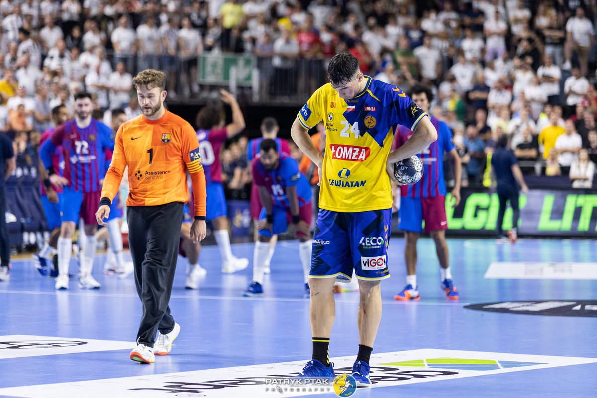 danidujshe44's tweet photo. It hurts… a lot, sorry kielce, for not bringing the trophy, we will give everything to have another chance! Thank you🙏🏼🙏🏼💛💙 https://t.co/TsP34HNFR6