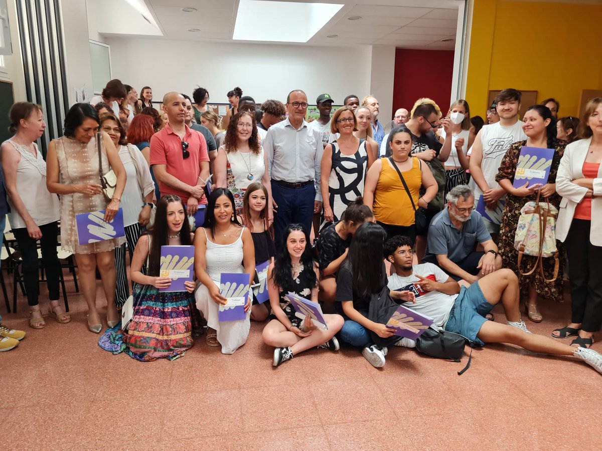 GobAragon's tweet photo. 🏫👨‍🏫El 70% de los adultos que participan en los cursos impartidos por #Adunare ha conseguido promocionar de curso. 

La edad del alumnado que estudia ESPA en #Adunare va entre los 16 y 60 años; un 49%  son hombres, y un 51%, mujeres. 
 
ℹ️ https://t.co/YuwbJjcilA #Educación https://t.co/HnvF1HBW1r