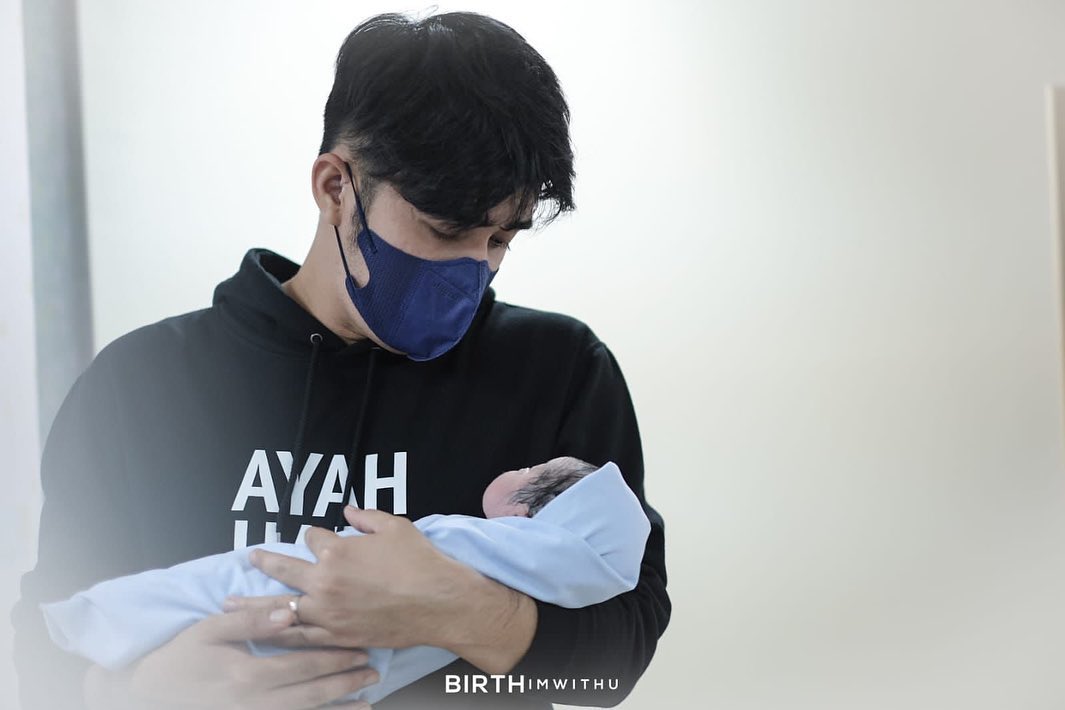 jessicabe14's tweet photo. Welcome to the world Joe... congrats for abang BTS @gideonsmnjtk kak manda n abang genne 🤍🤍🤍🤍 https://t.co/WypmUD2Qra