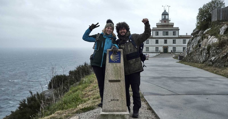 RTVE_Com's tweet photo. 🥾 @Martahazas y Touri (@xatouri) llegan al final del Camino, aunque no por la ruta más corta, ¡un viaje tan bizarro necesitaba un final a su misma altura!
➡️ 'Rutas Bizarras', a las 22 h en @la2_tve