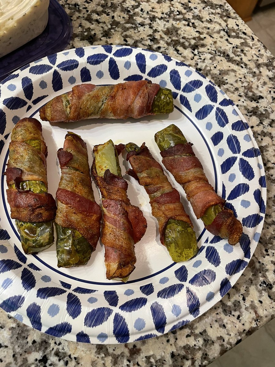 lasvegasloopy's tweet photo. Bacon-wrapped pickles. Yumm. #adventuresincooking https://t.co/Hx1f1bERCJ