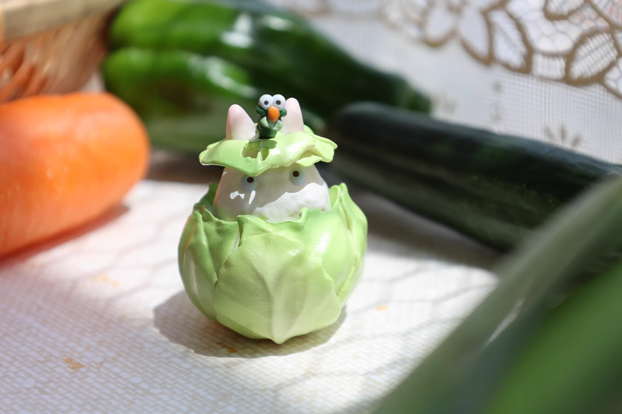 野菜と一緒に遊んでいる小トトロ！！可愛すぎるジブリグッズが再入荷です！！