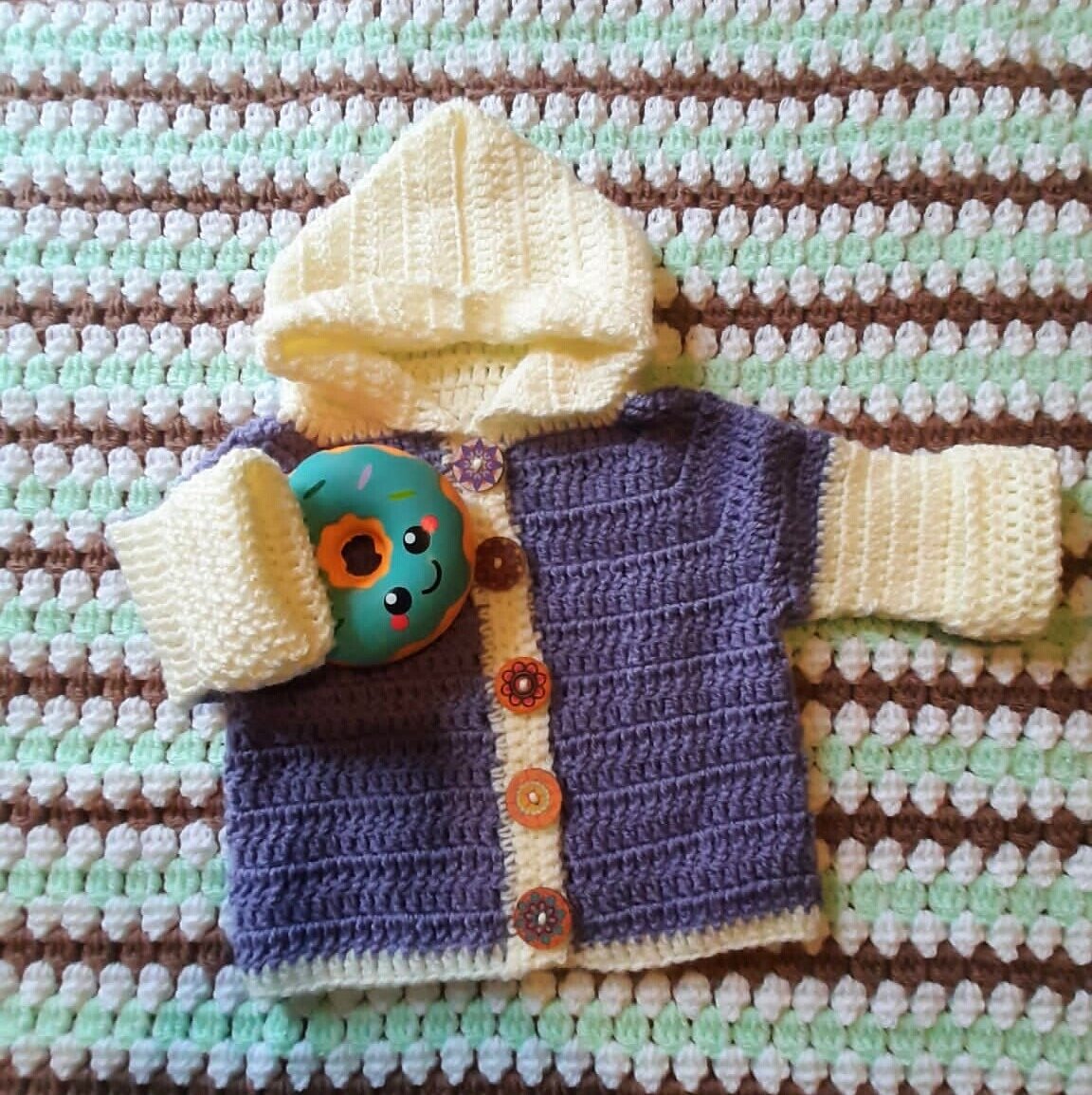 sec3wishes's tweet photo. #Crochet Hooded #BabyCardigan #Sweater #PatternPdf โค๏ธ Sizes NB through 12 months included. US & UK Terms. โฅ๏ธ At https://t.co/UH1nHoIN9m โฅ๏ธ #etsy #handmade #crochetcardigans #baby #hoodies #buttons #crochetpatterns #crochetsweaters #ilovecrochet #UKMakers https://t.co/p3mZgmNBk8