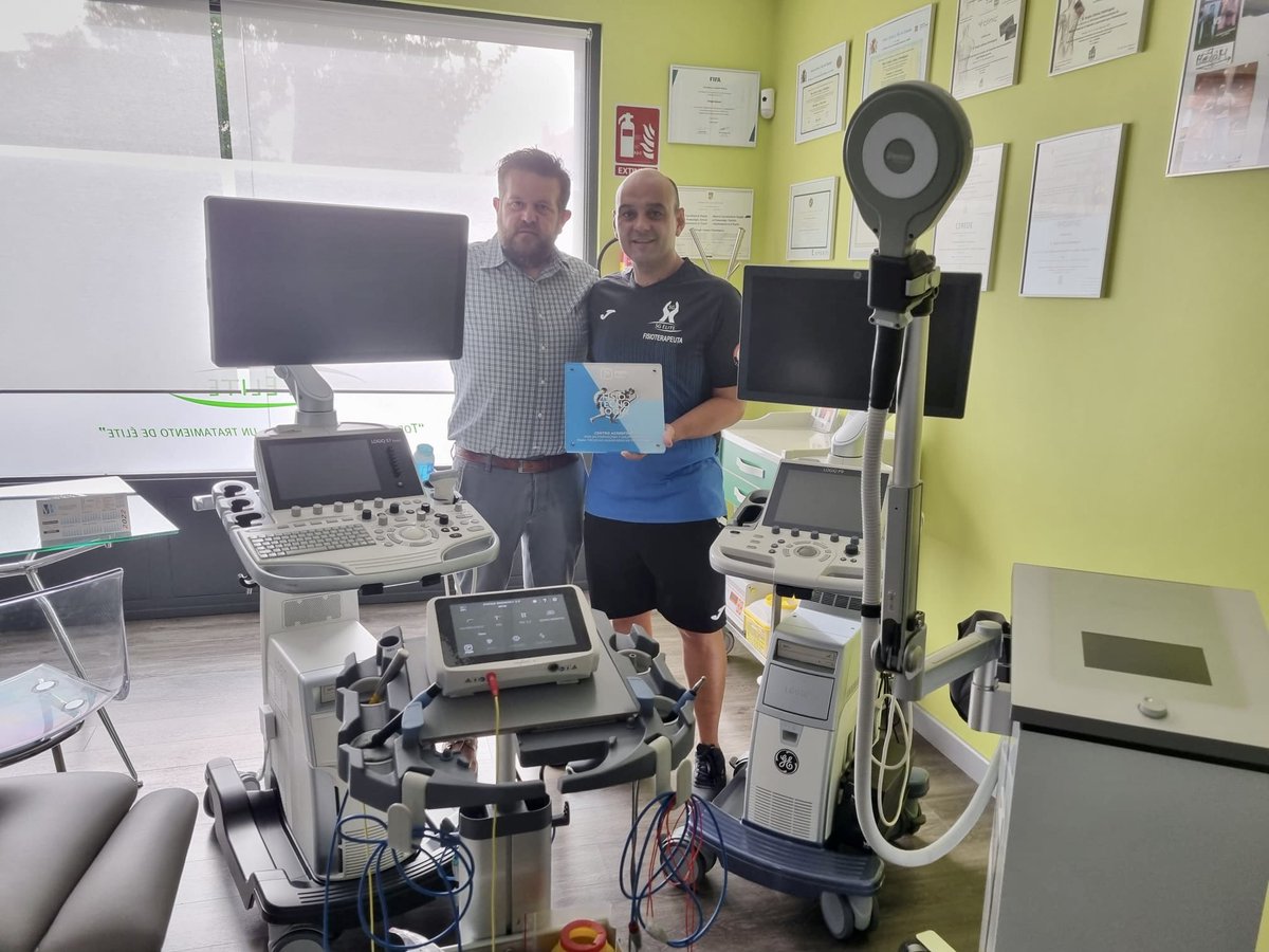 sgelite2009's tweet photo. Hemos recibido de manos de Juanlu en representación de grupo @primfisio  la acreditación de “Centro acreditado en técnicas avanzadas de fisioterapia”.

Muchas gracias por este reconocimiento!!!.

#FisioterapiaAvanzada #FisioterapiaDeportiva #FisioterapiaInvasiva https://t.co/RadPsy2imO