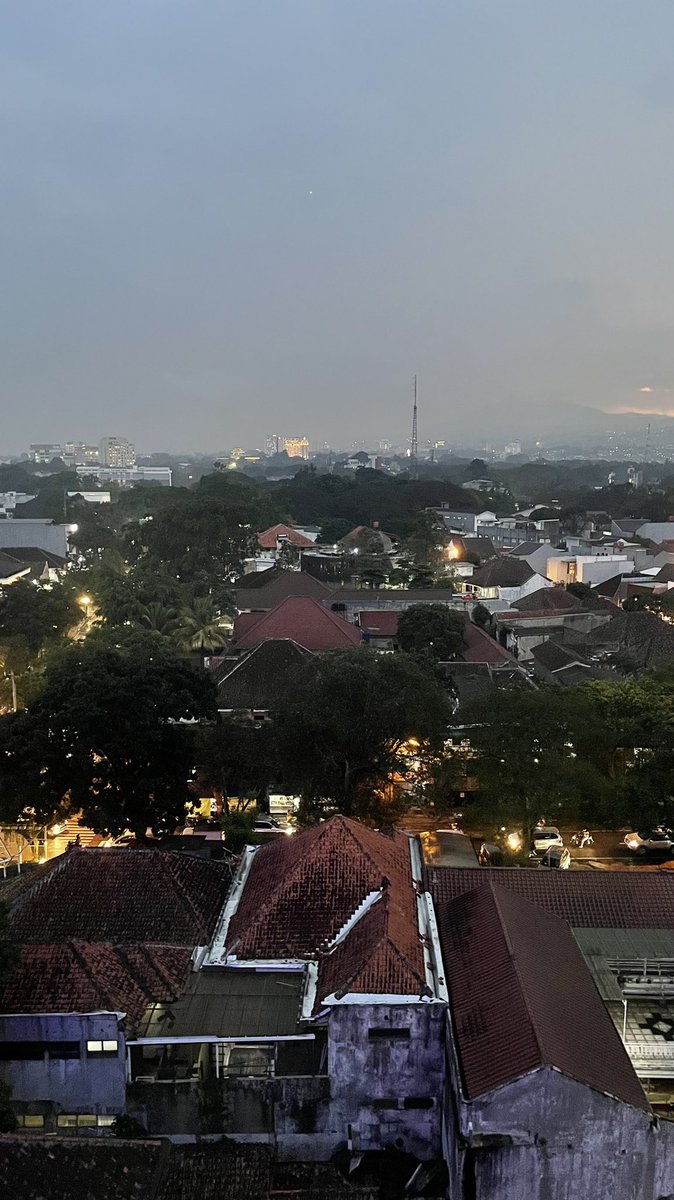 dimitriuswdjaja's tweet photo. hi Bandung https://t.co/fllXPOKd34
