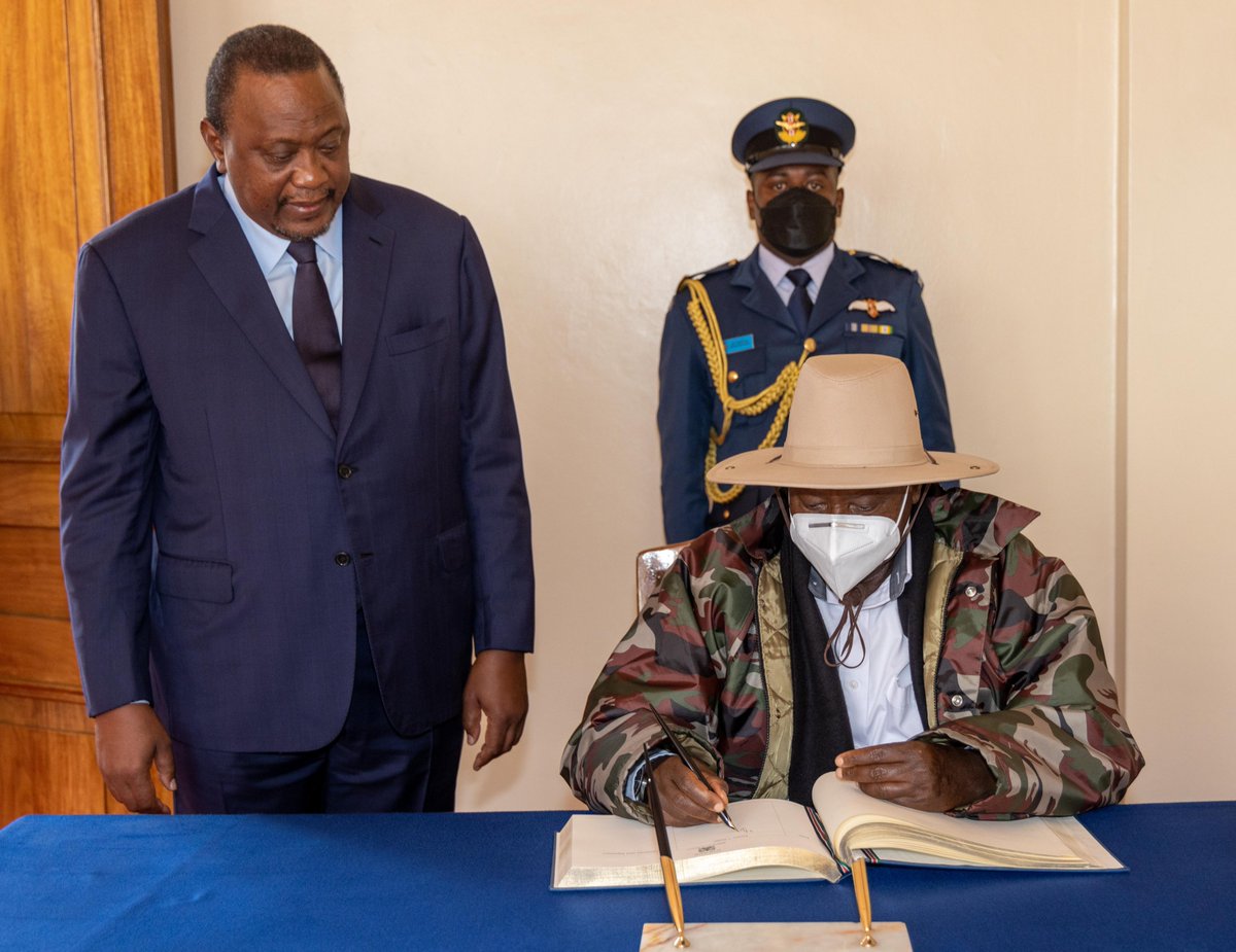 KagutaMuseveni's tweet photo. EARLIER: I was received at State House Nairobi, Kenya by H.E President Uhuru Kenyatta, the Chairperson of the East African Community ahead of our 3rd Heads of State Conclave on the peace and security situation in the Democratic Republic of Congo. https://t.co/kBqjCA0wdc
