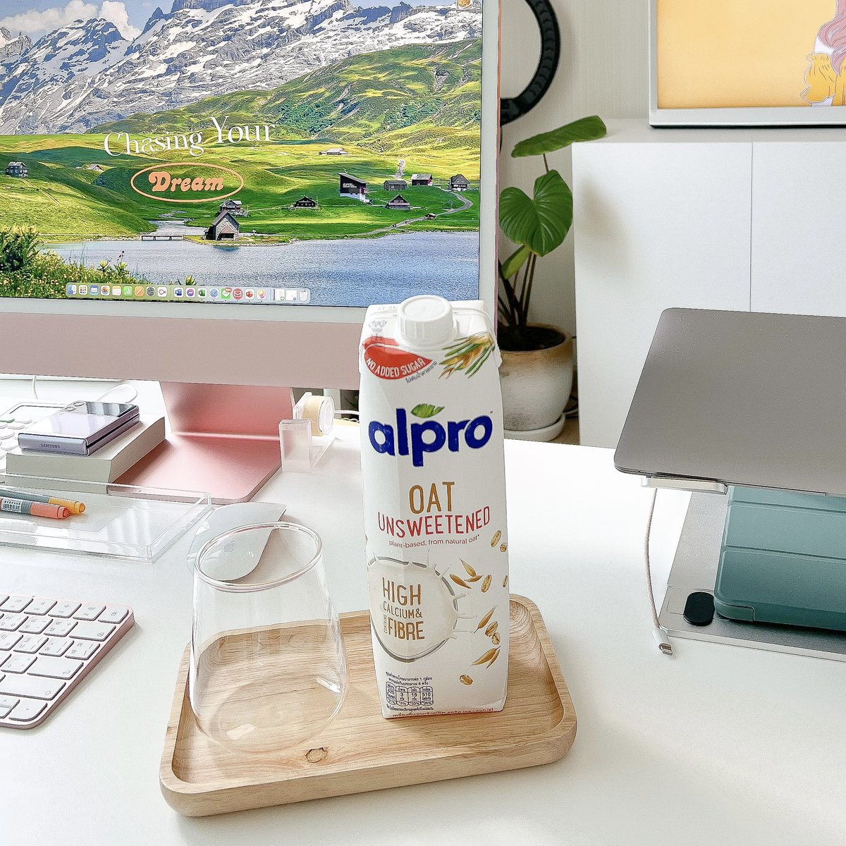 unabegirl's tweet photo. ตื่นมาทำงานแบบสดใสจริง 5555 เปิดตู้เย็นเทนม Alpro Oat Unsweetened กินก่อนทำงาน อิ่มท้องมาก อร่อยอ่ะ สดชื่นได้ประโยชน์เพราะมีไฟเบอร์และแคลเซียมสูง แนะนำกินแบบเย็นๆจะดีสุด ทับใจ #AlproTH #AlproOat #ใครไม่โปรอัลโปร https://t.co/9XVEoIqG1j