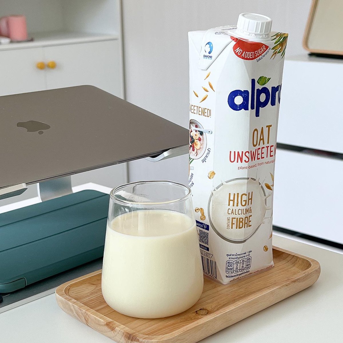 unabegirl's tweet photo. ตื่นมาทำงานแบบสดใสจริง 5555 เปิดตู้เย็นเทนม Alpro Oat Unsweetened กินก่อนทำงาน อิ่มท้องมาก อร่อยอ่ะ สดชื่นได้ประโยชน์เพราะมีไฟเบอร์และแคลเซียมสูง แนะนำกินแบบเย็นๆจะดีสุด ทับใจ #AlproTH #AlproOat #ใครไม่โปรอัลโปร https://t.co/9XVEoIqG1j