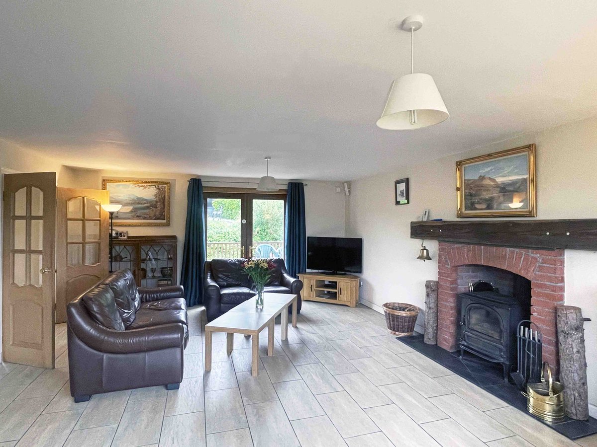 McIntyreandCoFW's tweet photo. New to Makret
Roslin, 12 Roshven View, Arisaig, Inverness-shire.
Fabulous 4 bedroom, 3 bathroom - £340,000 https://t.co/8zsrA7FOpK