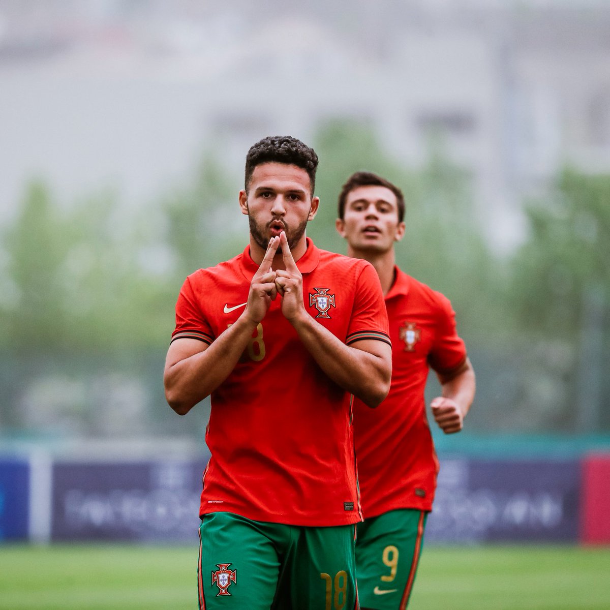 É dia de apagar as velas! 🎂 Parabéns, @Goncalo88Ramos! #VamosComTudo