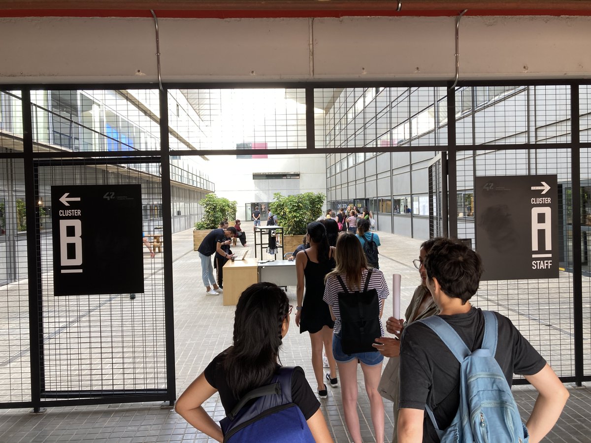 42BarcelonaFTef's tweet photo. 👩‍💻 ¡Arranca la Piscine Discovery Web Women's Edition!

Medio millar de mujeres se lanzan a una piscina de cinco días para aprender programación web en los campus de #42BarcelonaFTef, @42UrdulizFTef, @42MadridFTef y @42malaga_ft 💦

Are you ready? 🚀 https://t.co/BpfCYOAtd8