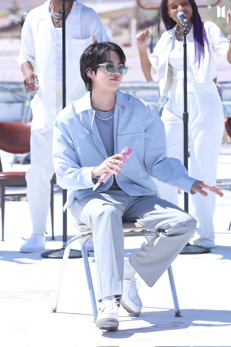 jnope2118's tweet photo. BTS 'PROOF' Live Photo Sketch (7)
#YetToCome #ProofLive #PROOF_BTS https://t.co/WiLAaCPzcQ