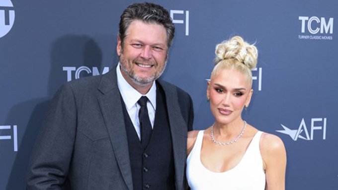 SHEFANI_News's tweet photo. Gwen Stefani & Blake Shelton - On 'The U.S. Sun'. Gwen Divides Fans After She Snubs Baby Daddy & Praises Husband on Father's Day (06.19.2022) #GwenStefani #BlakeShelton #GavinRossdake #JorgeSolis #TheUSSun https://t.co/bBeCQUhZqp https://t.co/xXWDqDR5nL