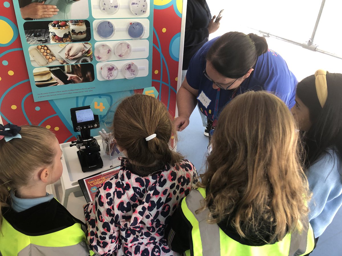 Mrs_Loves_Class's tweet photo. A huge thank you to Merck for an amazing visit to the Curiosity Cube. P3 had a wonderful time learning about healthy microbiome through different STEM experiments 🧪 🔬🧫 @livivillagePS @WL_STEM https://t.co/ZZB7kdCVSp