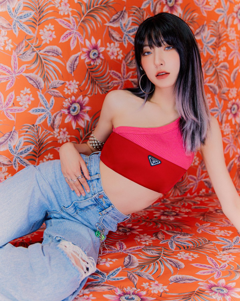 luawrld's tweet photo. SHES SO HOT ARE U KIDDING ME https://t.co/vQM1Hv5O58