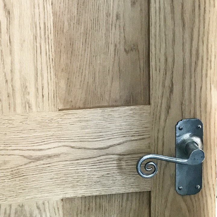 suffolklatchcom's tweet photo. Our gorgeous monkey tail handles gives that extra quirky touch ๐
#suffolklatchcompany #hardware #interiordesign #renovationproject #renovating #renovationproject #ironmongery #hardwarestore #leverhandles #pewter #doorhandles #doorknob #leverhandle โฆ https://t.co/jJjrRpTdVL https://t.co/s2NGHkAuYH