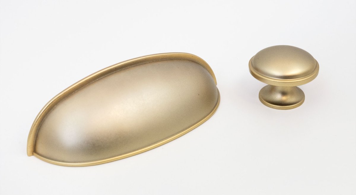 OnTrendKitchens's tweet photo. Looking for a contemporary twist on a traditional handle? Our Cup and disc handle are available in a chic matt gold finish, the perfect complement to a shaker kitchen. https://t.co/rUit4AsXKs