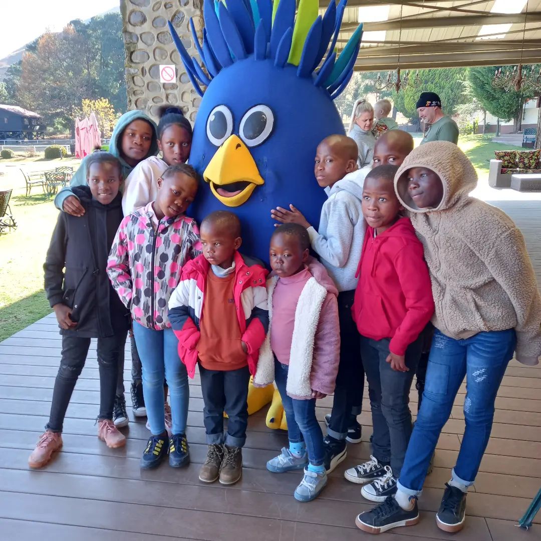 First_Group_ZA's tweet image. Our friendly blue bird, #FredFirst, is loving being out and about with his friends again, celebrating life and making #magicalmemories. 💙

From fun birthday parties to daily dancing and colouring-in competitions - the little ones are having a blast with our fun-tastic Fred!