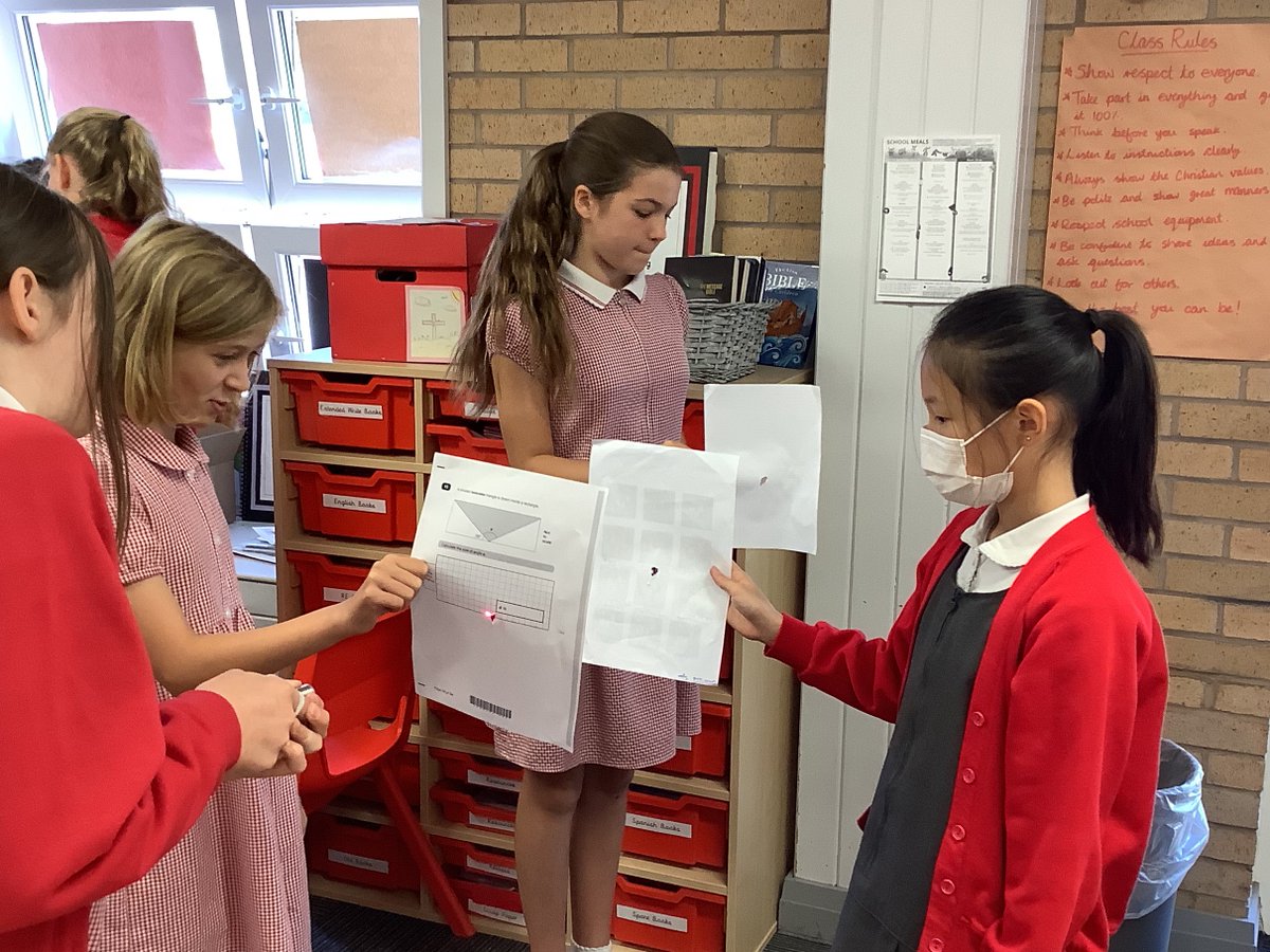 StPhilipsY6C22's tweet photo. We’ve been using lasers to prove that light travels in straight lines and discussing the luminosity of objects in the classroom #StPhilipsScienceY6 #TeamStPhilips @StPhilipCEAP https://t.co/vMgWHsSTHL